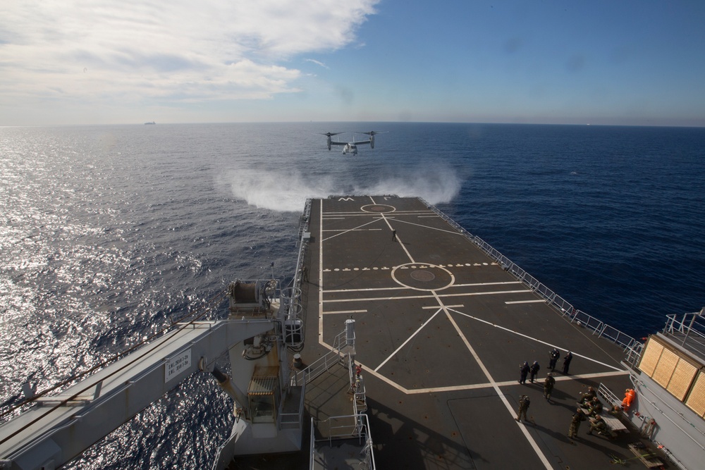 U.S. lands Osprey on Dutch amphibious warfare ship