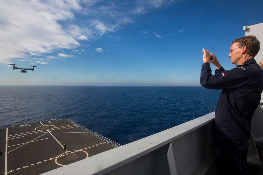 U.S. lands Osprey on Dutch amphibious warfare ship