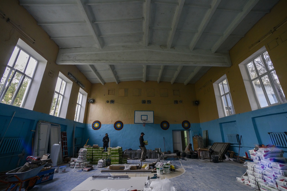 Airmen renovate Moldovan school, strengthen students' future