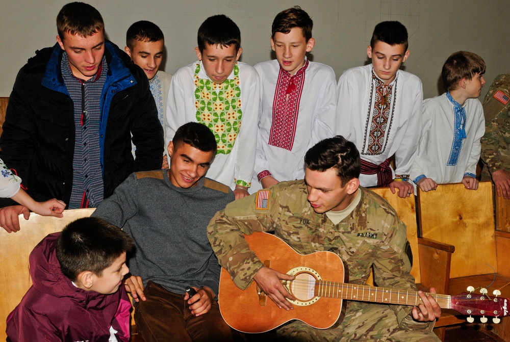 Sky Soldiers strengthen bonds with Ukrainian school children