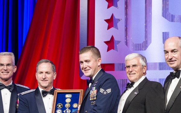VCJCS speaks at USO Gala