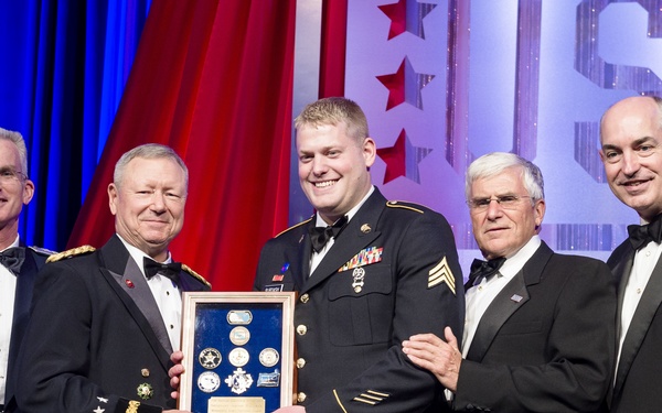 VCJCS speaks at USO Gala