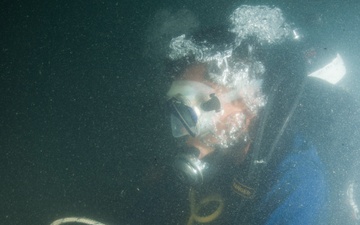 USS Houston dive exercise