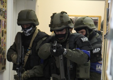 US Army, Austrian military police team up for military working dog training