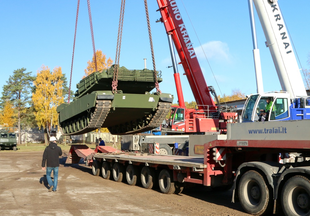 Tanks arrive in Lithuania