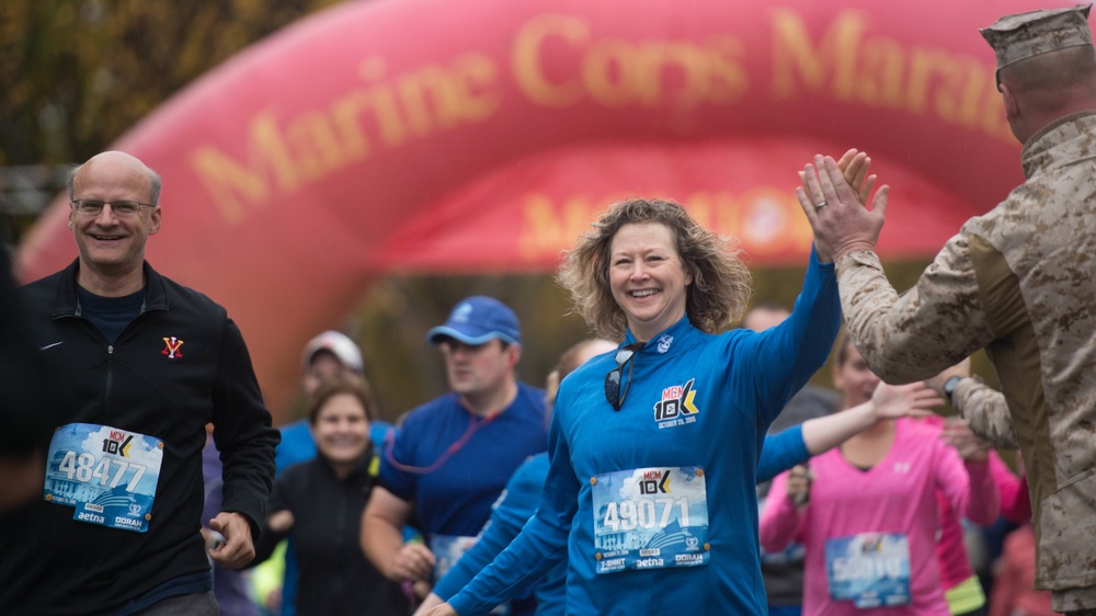 Ruby Run: 30,000 runners participate in 40th Marine Corps Marathon
