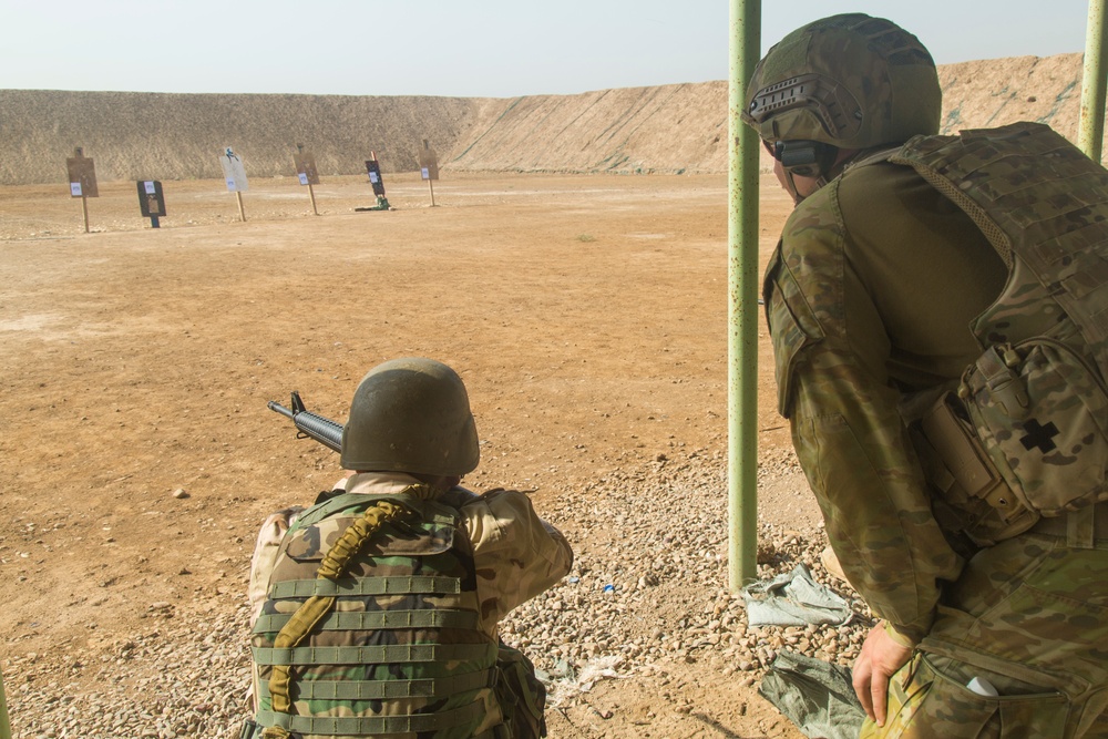 Iraqi soldiers receive chemical warfare, first-aid training at Camp Taji