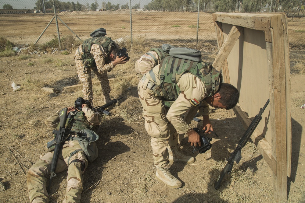 Iraqi soldiers receive chemical warfare, first-aid training at Camp Taji