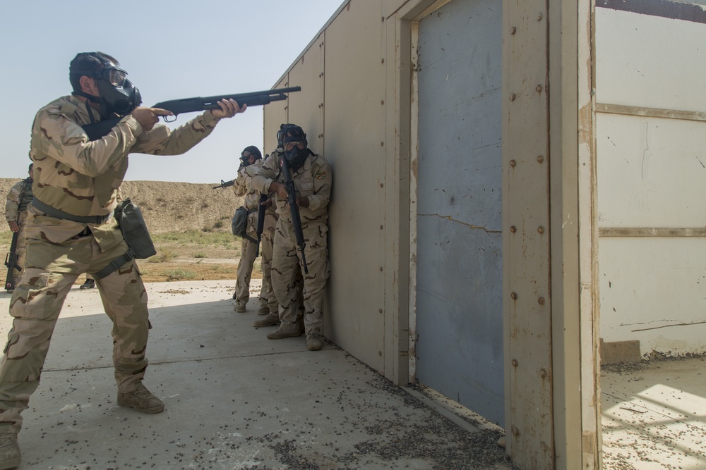 Iraqi soldiers receive chemical warfare, first-aid training at Camp Taji