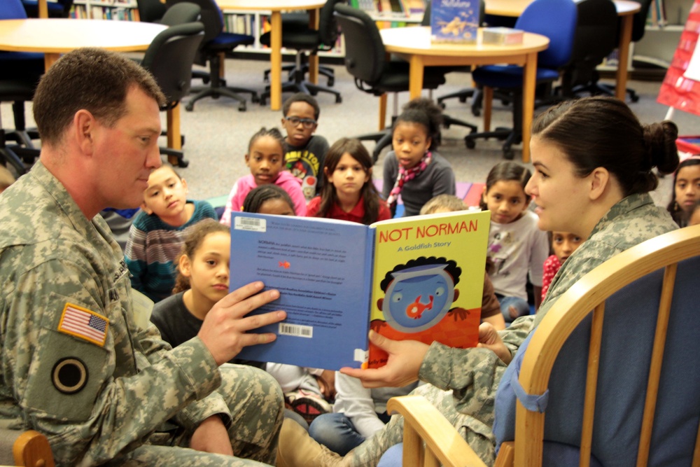 ‘Knight’s Brigade’ volunteers boost reading campaign at Smith Elementary