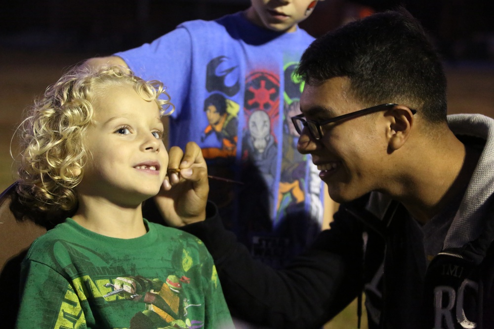 MACS-2 Marines, families welcome autumn with Fall Family Festival