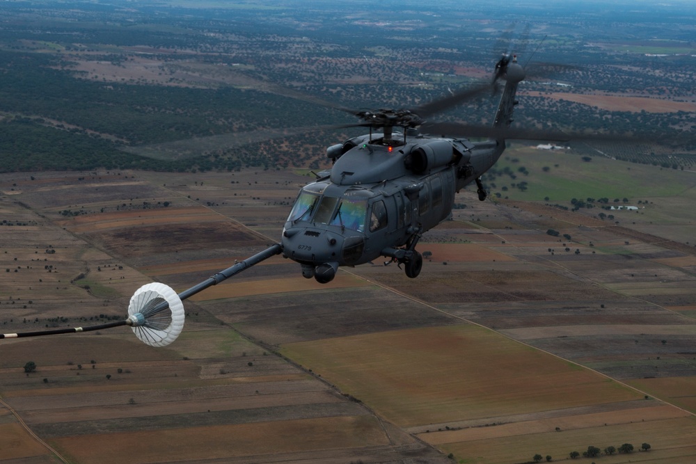 347th RG rescues and refuels during Trident Juncture 2015