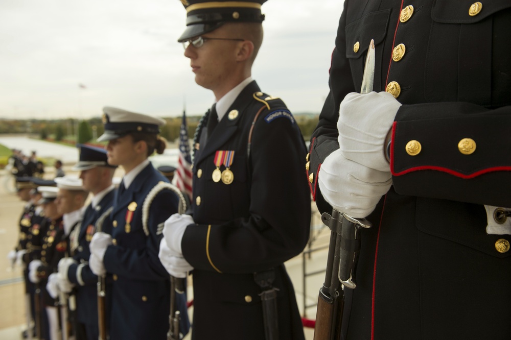 SD hosts honor cordon for Indonesian MoD