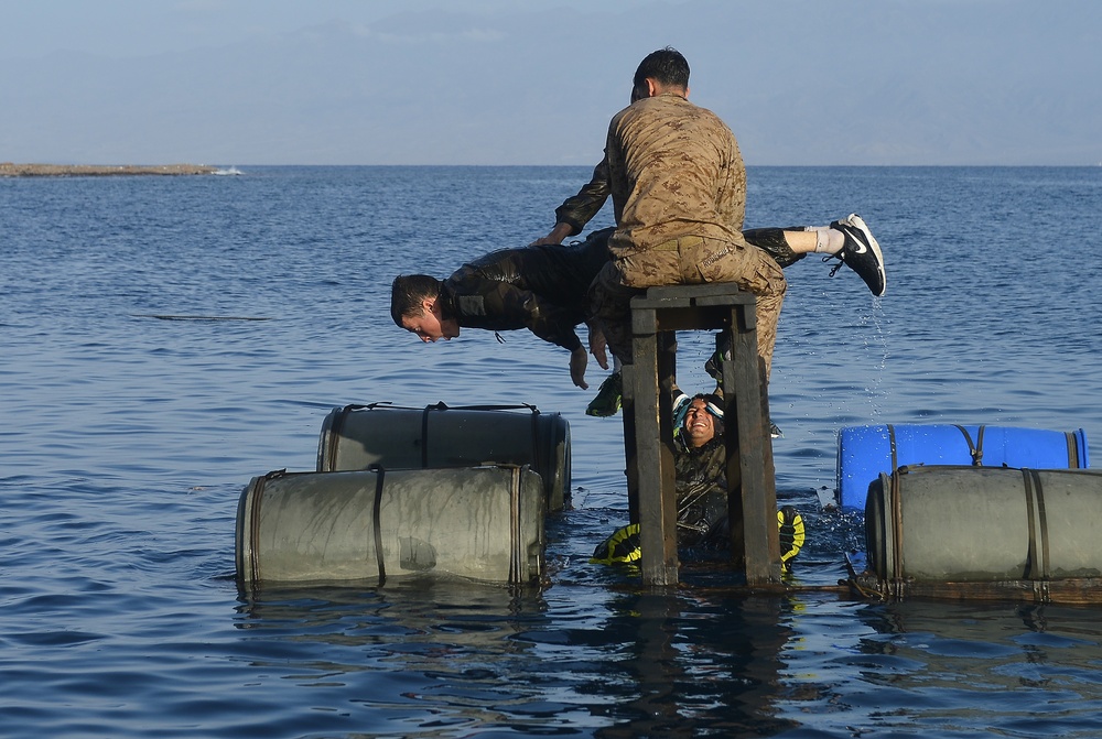 French soldiers teach U.S. military desert survival tactics