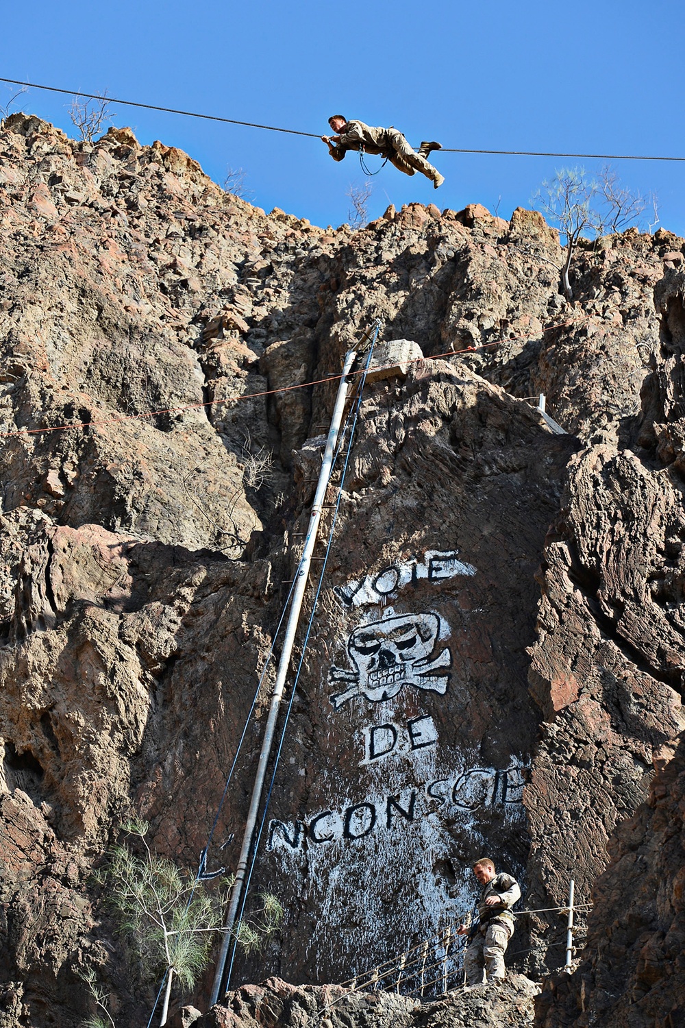 French soldiers teach U.S. military desert survival tactics