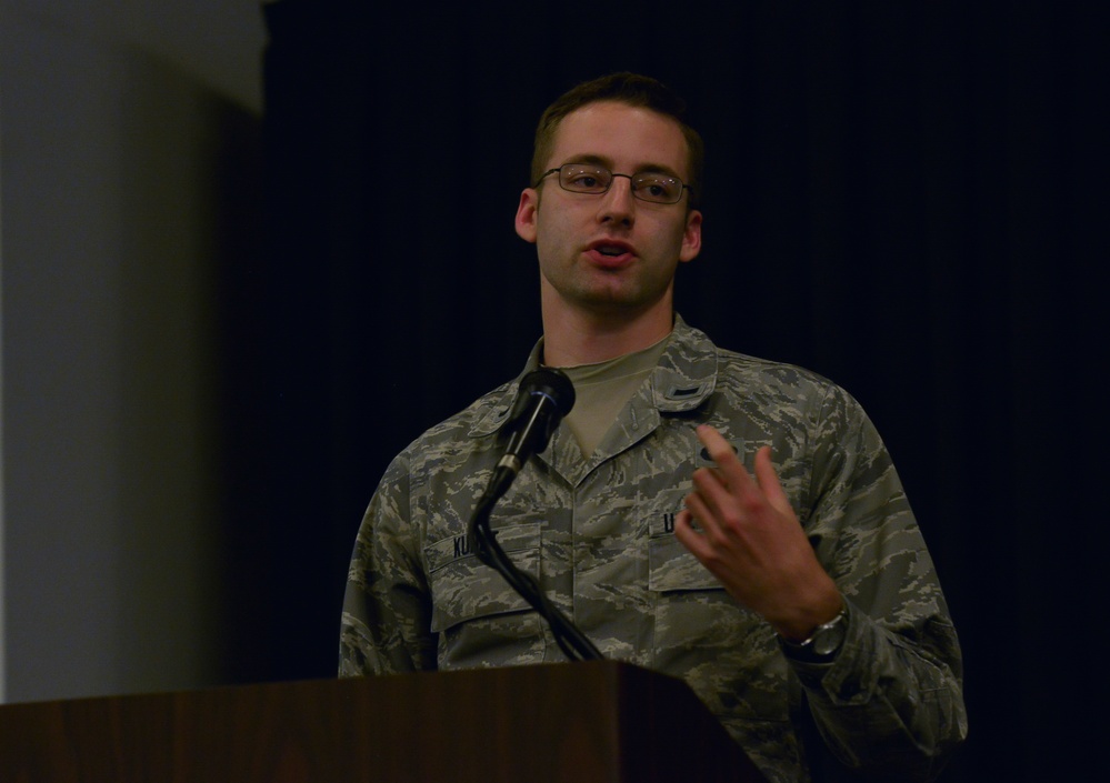 86th AW commander hosts first all-call