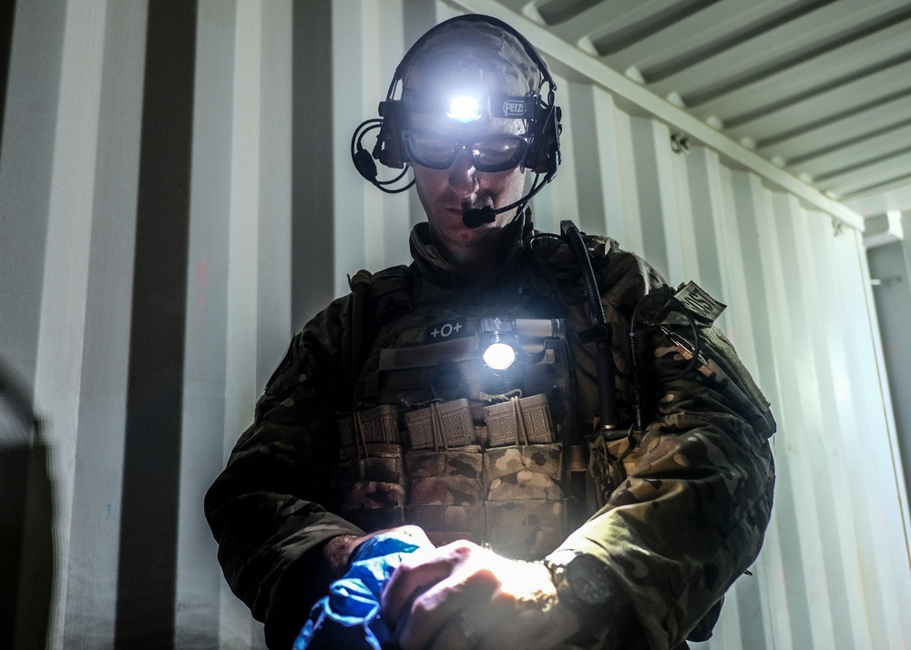 Surgical teams train with special operations