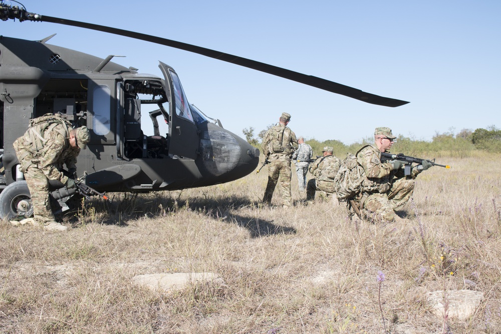 1-140th Aviation Battalion Soldiers train to survive
