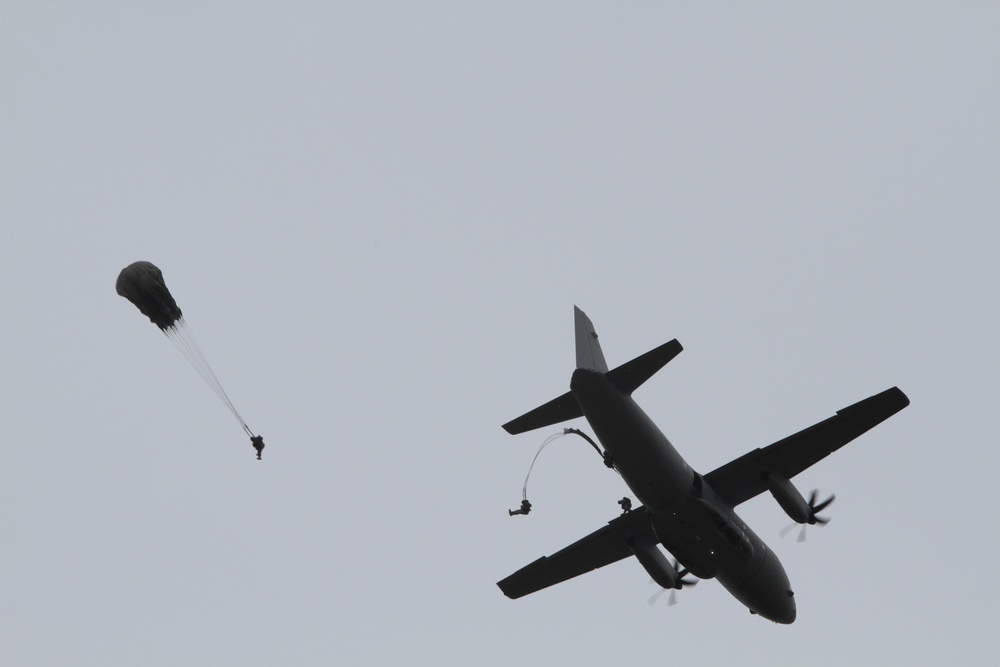 USACAPOC conducts C-27 familiarization jump