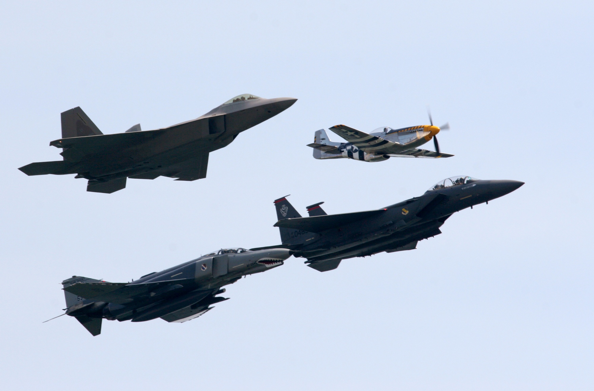 blue angels and thunderbirds fly together