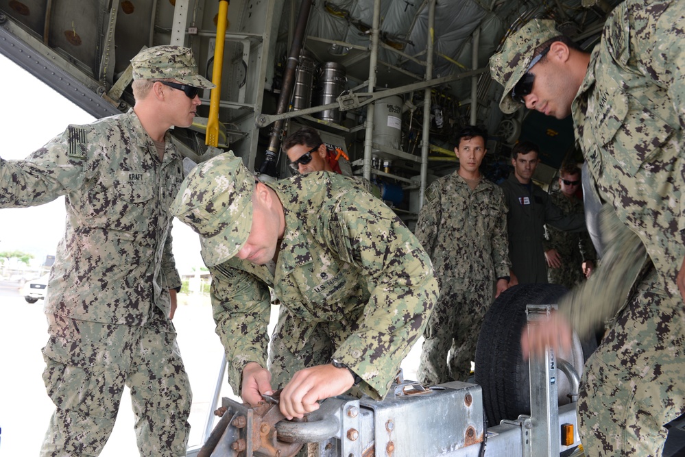 Coast Guard assists Navy Honolulu divers with logistics for training evolutions