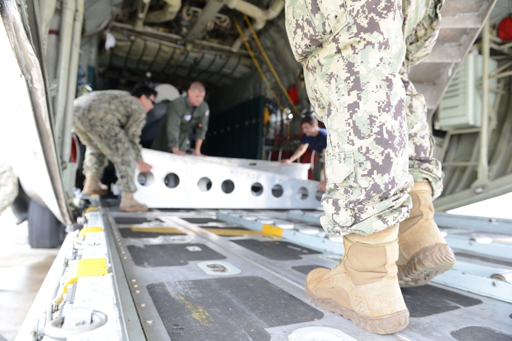 Coast Guard assists Navy Honolulu divers with logistics for training evolutions