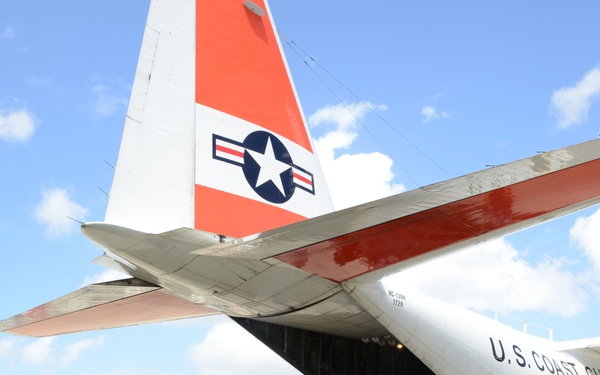 Coast Guard assists Navy Honolulu divers with logistics for training evolutions