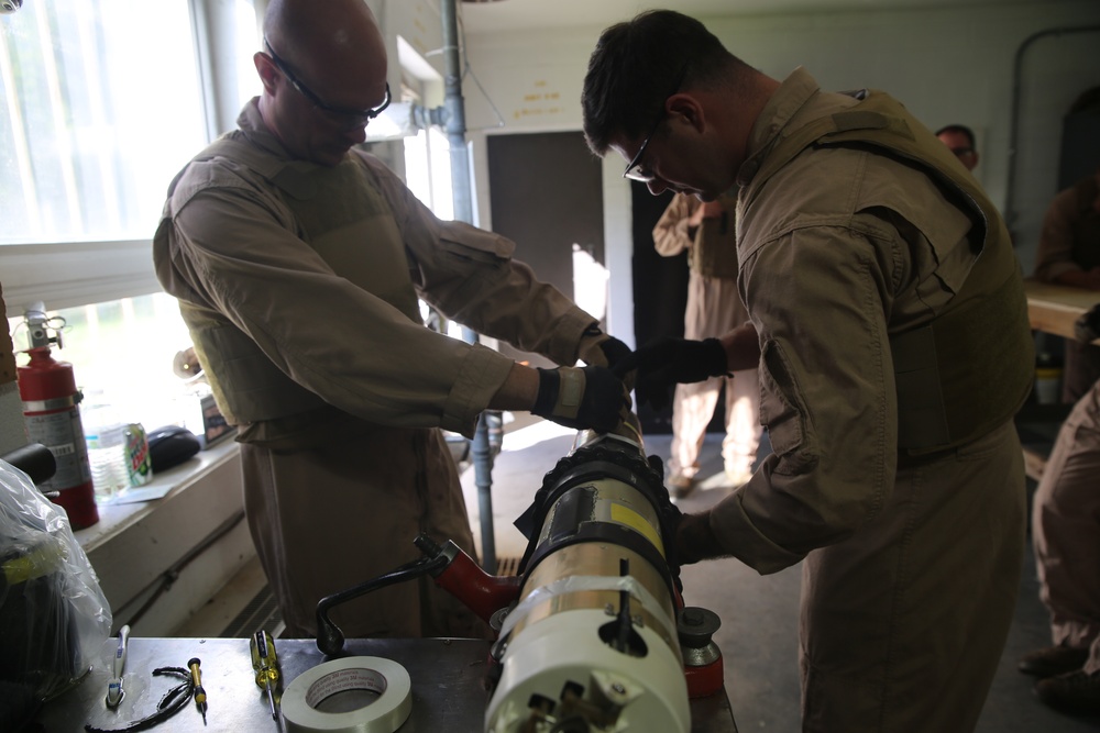 EOD Company tackles the Griffin Missile system