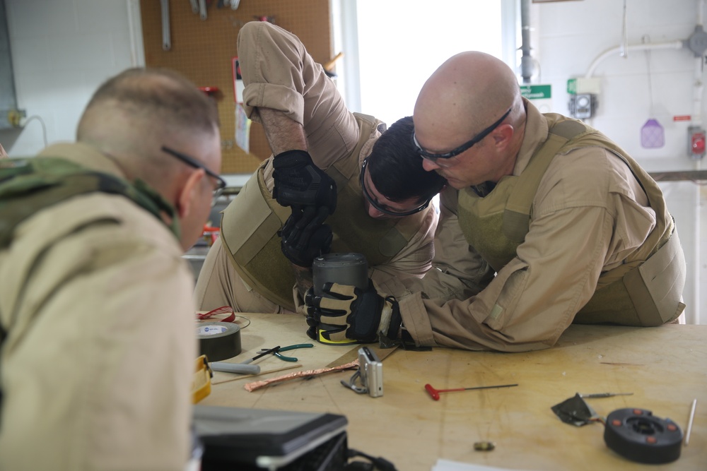 EOD Company tackles the Griffin Missile system