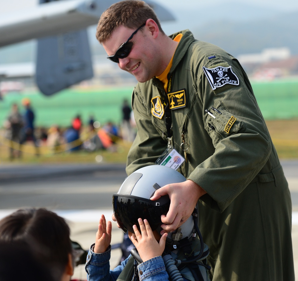 ROK/US alliance on display at Seoul ADEX 2015