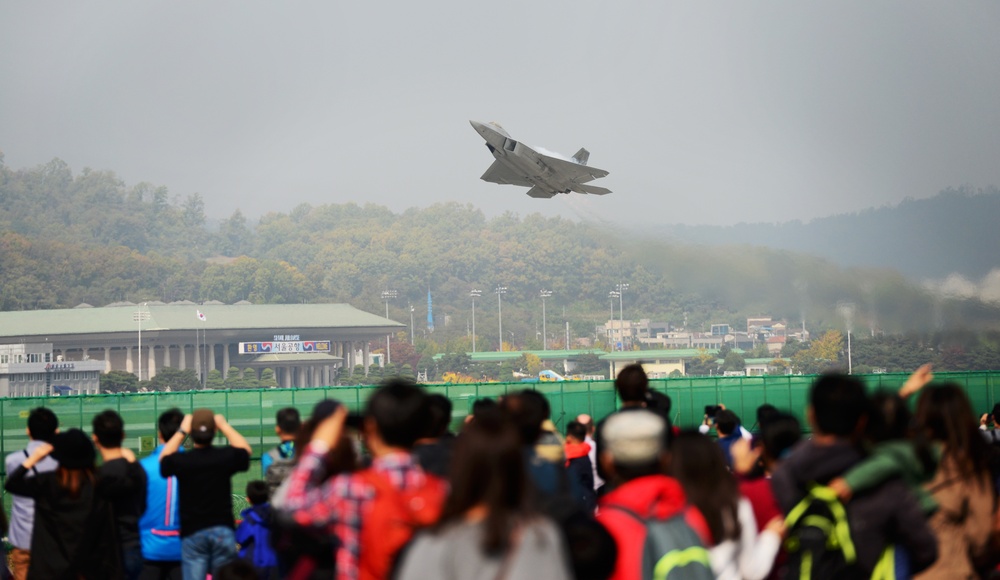 ROK/US alliance on display at Seoul ADEX 2015