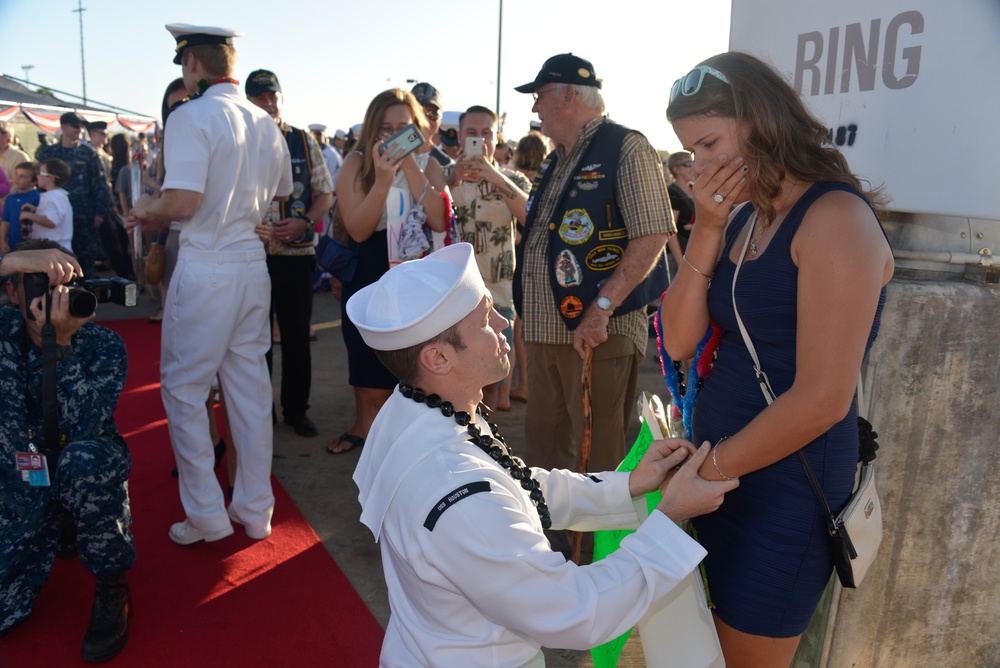 Former First Lady congratulates USS Houston on final deployment