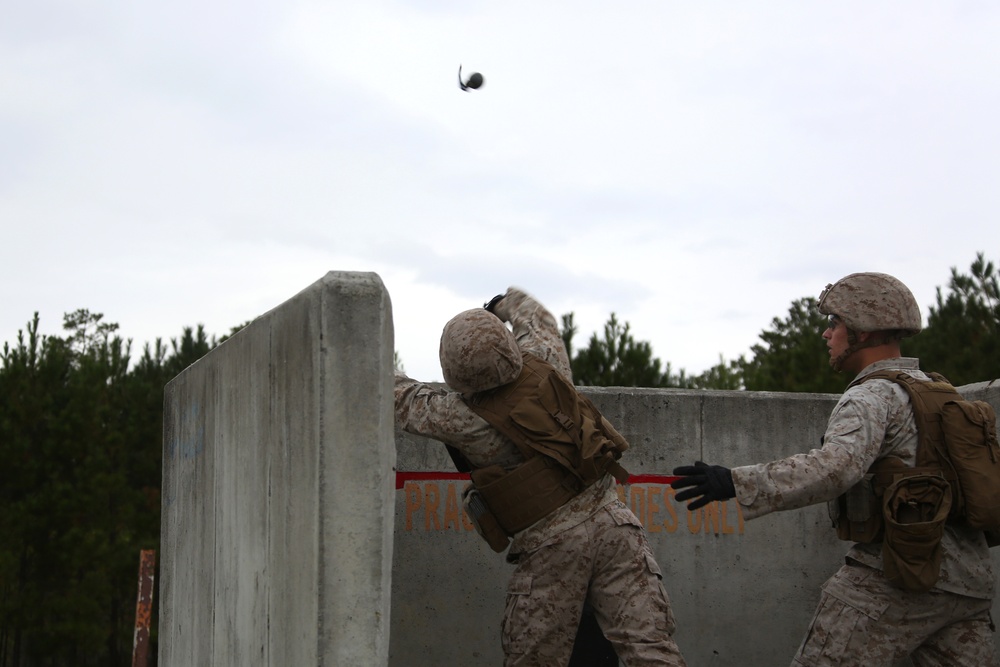 MK-19, grenade range builds Marines' combat readiness, confidence