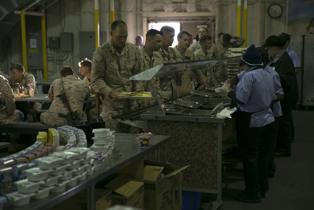 Food Service Marines feed the masses in the field during ITX 1-16