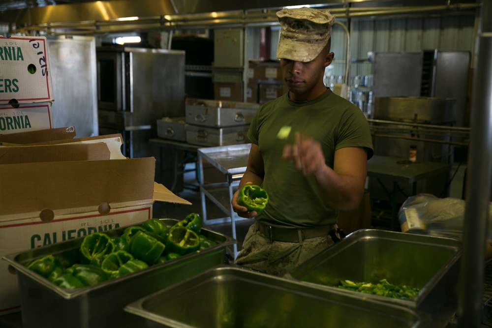 Food Service Marines feed the masses in the field during ITX 1-16