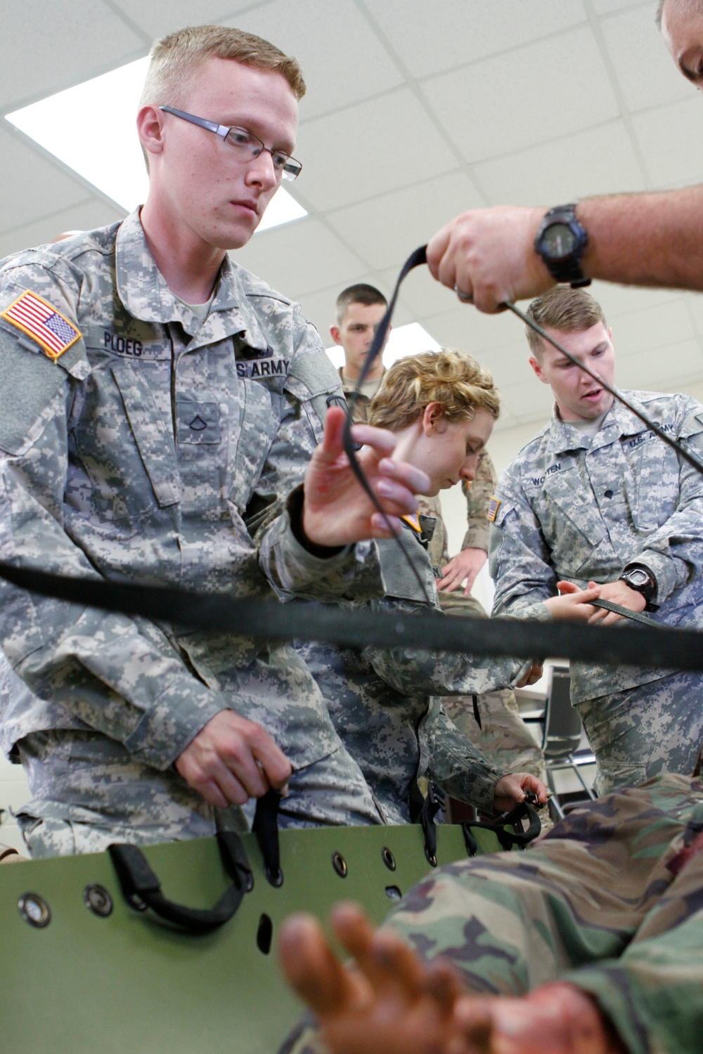 982nd Combat Camera Company (A) Soldiers conduct CLS training