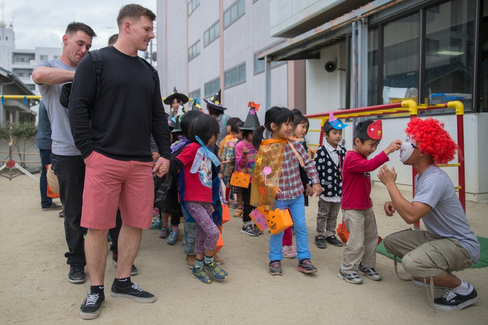 Service Members teach Halloween tradition to Japanese preschoolers