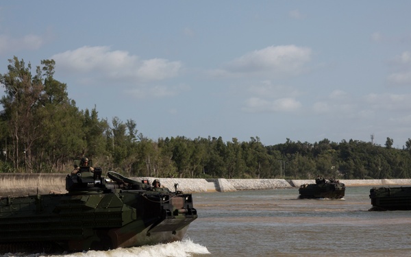 U.S. Marines execute amphibious assault during Blue Chromite 16