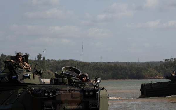 U.S. Marines execute amphibious assault during Blue Chromite 16