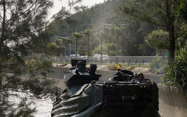 U.S. Marines execute amphibious assault during Blue Chromite 16