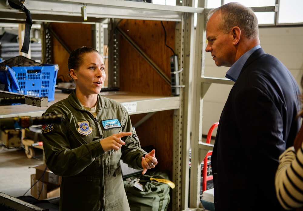Aeromedical Airmen host Wyoming governor