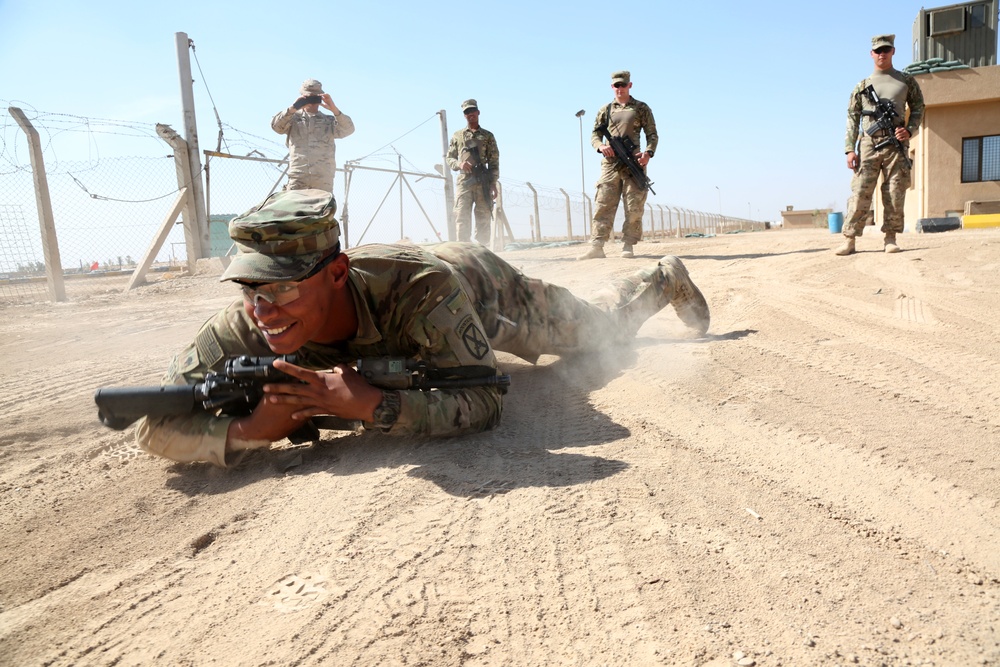 US Soldiers train Iraqi army on movement drills