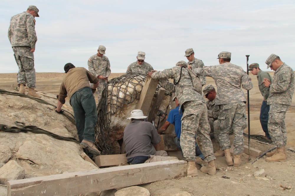 New Mexico National Guard airlifts dinosaur fossils