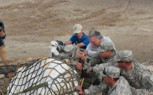 New Mexico National Guard airlifts dinosaur fossils