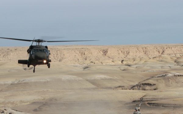 New Mexico National Guard airlifts dinosaur fossils