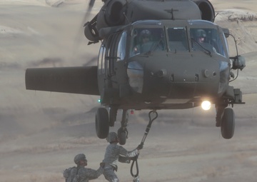 New Mexico National Guard airlifts dinosaur fossils