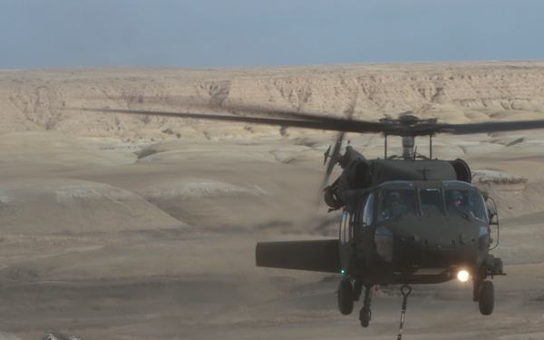 New Mexico National Guard airlifts dinosaur fossils