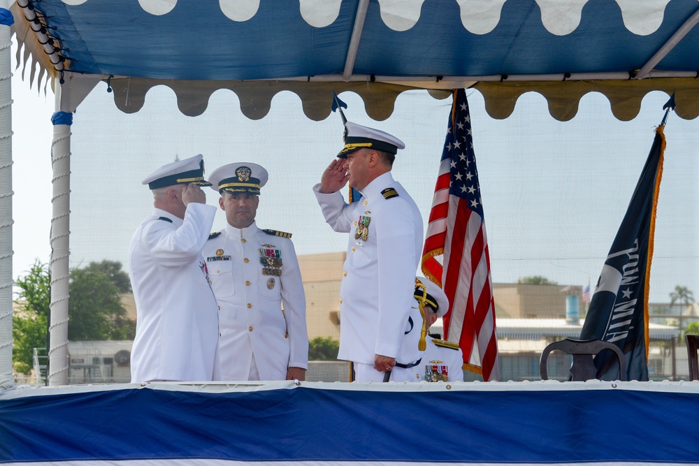 USS Santa Fe changes command