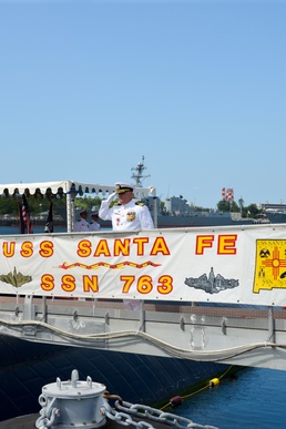 USS Santa Fe changes command