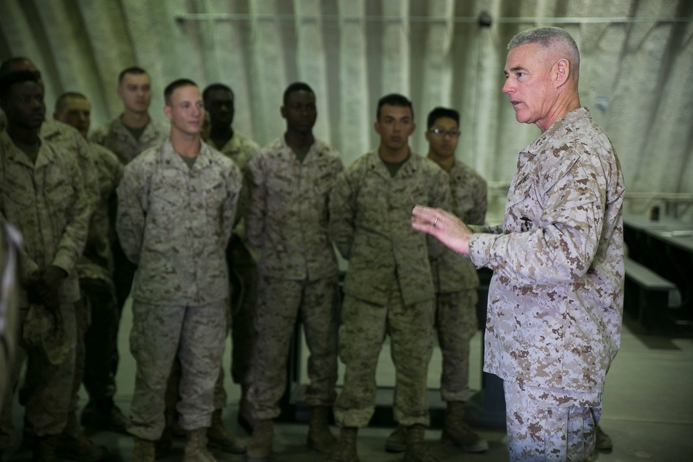 2nd Marine Division Commanding General Observes the MAGTF at ITX 1-16